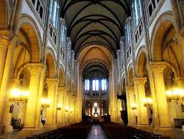 Cette nouvelle église venait en remplacement de l'ancienne chapelle de notre dame de la croix construite en 1833 toute en bois, devenue beaucoup trop exigüe pour ce nouveau paris d'hausmann, en pleine croissance. Eglise Notre Dame De La Croix De Menilmontant Eglise Notre Dame De La Croix De Menilmontant 20eme Arrondissement Paris Routard Com