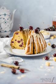 Restliche butter, puderzucker, marzipan und 1 prise salz mit den quirlen des marzipanbutter in die mulden spritzen. Kirsch Marzipan Gugelhupf Mit Amaretto Guss