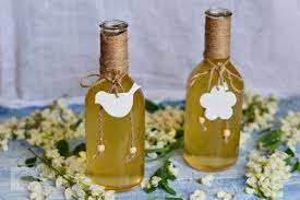 Aroma dulcetii este foarte apropiata de a mierii de albine si este si la. Sirop Din Flori De Salcam Caietul Cu Retete