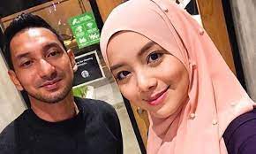 Beliau ialah naib juara raja lawak musim pertama, malahan ketika awal kemunculannya beliau dipanggil sebagai zizan raja lawak. Mira Filzah Minta Nasihat Bekas Kekasih Zizan