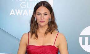 And jennifer garner enjoyed some quality family time with. Jennifer Garner Divides Fans With Unexpected Video As Bennifer Romance Heats Up Hello