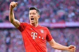 Alaba próbował wybijać piłkę, ale nie trafił czysto w piłkę i tym samym prawie zaskoczył ulreicha. Kolejny Gol Lewandowskiego W Lidze Mistrzow Bayern Awansowal Do Nastepnej Rundy Pilka Nozna Sport Pl