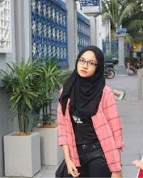 A hijab is a religious veil worn by muslim women in the presence of any male outside of their immediate family, which usually covers the hair, head and chest. 9 Ide Hijab Fashion Selendang Jilbab Cantik Inspirasi Fashion Hijab