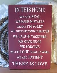 Family Wood Wall Sign Love Painted Plaque Burgundy 45 00 Via Etsy Avec Images Deco Maison La Vie En Rose Mots D Amour