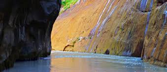 Zion national park visitors may obtain zion narrows hike permits. Die Narrows Im Zion National Park Canusa