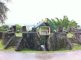 Here are 2 possible meanings. Salah Satu Pintu Gerbang Benteng Keraton Buton Picture Of Buton Fortress Baubau Tripadvisor