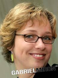 Sunt maria coman si vă cânt cu drag și dor, pe placul oamenilor! Maria Coman Este Jurnalist Gabriel Miron Fotoreporter Facebook