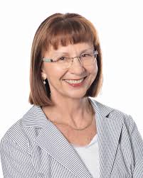 Lois Lang's Instagram, Twitter & Facebook