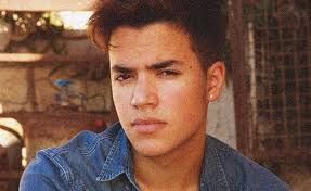 הבחור החתיך הזה הוא בן של דוגמנית מוכרת >> bit.ly/2CNuYY5