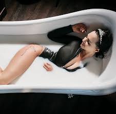 Mit artgerechter betreuung und in der gesellschaft von artgenossen, verrät die eisenberger tierfreundin. Guten Lady Butterfly Fotomodel Klavier Komponistin Facebook