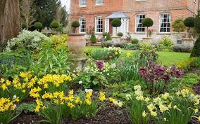 In Pictures Alan Titchmarsh S Secret Garden Garden Front Of House Secret Garden Organic Gardening