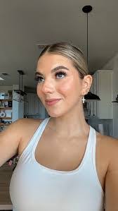 Kate Marie's Instagram, Twitter & Facebook