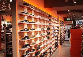 Wahrscheinlich wurde mit snipes das erste. Snipes Neu In Fulda Kunden Stehen Bei Eroffnung Schlange Fotos