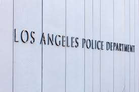 how much does an lapd officer make