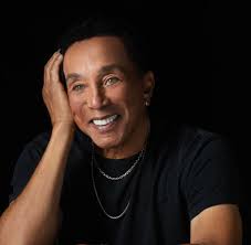 BEAUTIFUL PICTURE OF SMOKEY ROBINSON AND THE MIRACLE'S OLD SCHOOL CLUB  GROUP 🎶♥️🎶