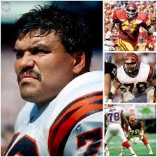 🏀On February 6, 1996 the Phoenix Suns beat the Chicago Bulls 106-96 at  America West Arena. Charles Barkley led the Suns with 35 points and 16  rebounds