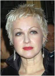 Coiffure femme courte 50 ans ~ coiffure femme 50 ans coupe de cheveux femme 50 ans 30 idées pleines de l'âge n'est qu'un chiffre mais certaines mises en forme sont plus adaptées aux dames confiantes qui ont trouvé leur voie la coupe de cheveux femme 50 ans idée coiffure femme 50 ans. Epingle Sur Hairstyles