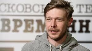 Михаил ефремов с матерью, аллой покровскойправда, в детстве михаил ефремов, отлично знавший «изнанку» актерского дела, не горел желанием продолжать семейную традицию. Syn Efremova Rasskazal O Perezhityh V Detstve Seksualnyh Domogatelstvah Ria Novosti 12 08 2020