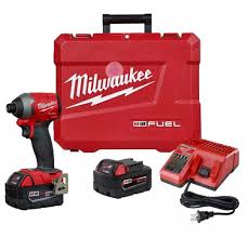 סוללות הליתיום מסדרת ה m12. ×¤×˜×™×©×•×Ÿ ×ž×™×œ×•×•×§×™ M18