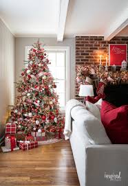 Our neighbors, sean henry, the owner of the houndstooth coffee coming soon to lakewood from austin, and his beautiful family enjoyed the white christmas.at least, that's what this family snapshot says to me. Red And White Christmas Tree Plus Christmas Tree Decorating Ideas