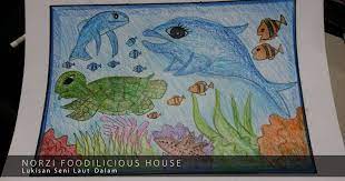 Ini adalah sebuah lukisan yang sedang berada di dasar laut, untuk mencapai ke dasar laut mengggunakan kapal selam. Gambar Pemandangan Dasar Laut