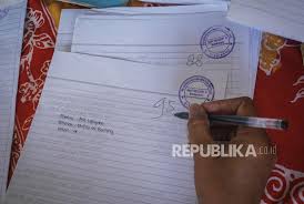 Melibatkan guru, komite sekolah disaat pengambilan sebuah keputusan penting sekolah/madrasah. Guru Guru Ini Berjalan Kaki Antarkan Tugas Ke Rumah Siswa 2 Republika Online
