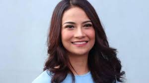 Tiba di Bandara, Ini Reaksi Vanessa Angel yang Bikin Gemes