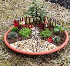 Miniature Gardens Fairy Gardens Miniature Doll House Fairies Gnomes Doll Dollhousesga In 2020 Feengarten Pflanzen Garten Deko Mini Garten