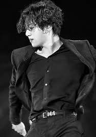 How to most people are omitting their ugly bits and only posting the stuff that makes them look like rockstars. Thread By Gigglykoos Jungkook Looking Like A Complete Badass In Black Outfits A Dangerous