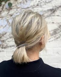 I'm still amazed at how quickly i can wash and dry my thick hair, and i haven't had a. 25 Diy Short Hairstyles That You Can Do From The Comfort Of Your Home