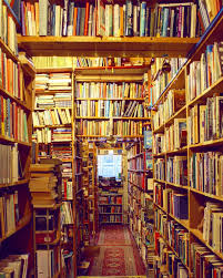 My First Trip Of 2018 Love Wondering The Winding Alleys Of Edinburgh And Discovering Little Gems Like This Gorg Gorgeous Antiques Edinburgh Scotland Bookshop
