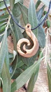 Olive Wood Maori Style Fish Hook Necklace A By Ellenisworkshop 29 00 Etsy Bijoux Collier Collier