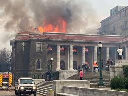 The 2021 table mountain fire (also known as the rhodes memorial fire or newlands fire) was a major fire that started on 18 april 2021 in and around the table mountain national park area and the neighborhoods of newlands, rosebank, mowbray and rondebosch in cape town, south africa. Oo1s49eitxolnm