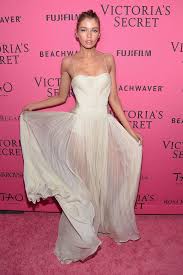All The Must See Action From The 2015 Victoria S Secret Fashion Show Victoria Secret Fashion Show Celebrity Prom Dresses Fashion