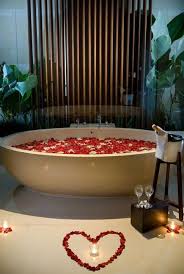 Pastelltöne geben eine romantische atmosphäre. 10 Badewanne Ideen Badewanne Romantisches Bad Baden
