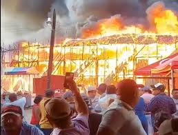 Apoyaremos a palqueros afectados por incendio en Plaza Artesanal de Toros  de Panabá: Adiel Mena