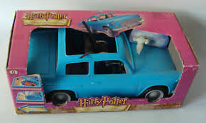 Of course, since it flew in the harry potter series, so enchanted by ron's father that it became a rather revered object for potter fans, as well—even if they. Harry Potter Weasley Auto Weasleys Flying Car 38 Cm Lang Mattel 5 Neu New Ebay