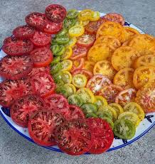 Греческий салат - рецепт с острова Крит и чесночный хлеб для наслаждения каждым кусочком