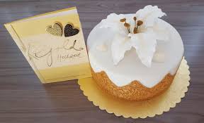 Winnie Hat Eine Hubsche Torte Zur Goldenen Hochzeit Mit Unseren Produkten Kreiert Unter Anderen Ist Hier Torte Zur Goldenen Hochzeit Backzutaten Zuckerblumen