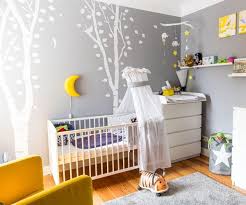 Vielleicht könnt ihr mir mit ein paar ideen weiterhelfen? Babyzimmer Einrichtung In Gelb Grau Und Weiss Kinder Zimmer Graues Kinderzimmer Kinderzimmer Weiss