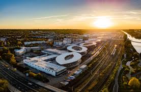 The theme park and educational centre have attracted more than 42 million visitors since the official opening in 2000, making the autostadt one of the most popular tourist destinations. Tagungen Und Kongresse In Wolfsburg Tagungen In Wolfsburg