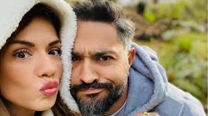 Είναι απόφοιτη της δραματικής σχολής του κρατικού θεάτρου βορείου ελλάδος (2002). Basw Laskarakh Leyterhs Soyltatos Oi Adhmosieytes Fwtografies Apo Ton Oneiriko Gamo Toys Sthn Krhth