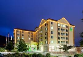 Holiday Inn Hotel Suites Asheville Downtown 42 Tunnel Rd Asheville North Carolina Check Out The Rooms With Th Malibu Homes Holiday Inn Asheville Downtown