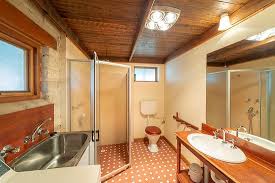 This shower is bright and airy! Mudbrick Cottage Bathroom Picture Of Grampians Pioneer Cottages Halls Gap Tripadvisor