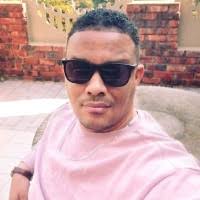 100+ perfiles de «Clint»