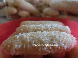 Masih lagi tentang biskut raya. Mrs Pip