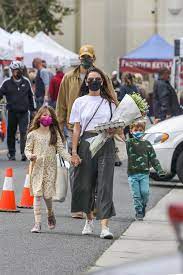 Jul 06, 2015 · early life and move to america. Mila Kunis Ashton Kutcher Ein Bodenstandiges Paar Gala De