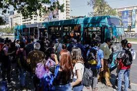 La eventual desaparición de la laguna de aculeo y peñuelas y termómetros superando los 40 °c: Horario Punta Se Adelanta A Las 16 00 Horas Para Facilitar Traslados