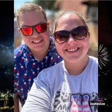 🎃✨ Ghouls & Glow Igloo Giveaway! ✨🎃 UPDATE: This giveaway is now closed.  A winner has been drawn and notified. Congratulations Danielle S! Halloween  at the Zoo begins this Thursday, October 17.