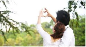 Gambar sketsa bunga mawar termasuk mudah untuk digambar, gambar sketsa ini dapat kamu buat dengan cara melihat langsung bentuk bunga mawar yang ada di depan rumah, kemudian amatilah bentuk keindahannya selanjutnya mulailah membuat gambar sketsa nya. Cerpen Cinta Romantis Suami Istri Sketsa